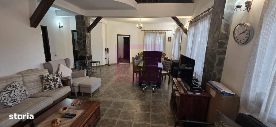 Casă cu 4 camere în Central