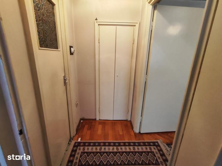 Apartament cu 2 camere semidecomandat în Tei