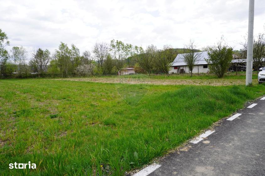 Teren de 2216 mp, în Sarasău