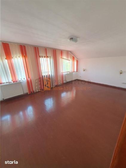 Casă cu 5 camere decomandat cu Teren 400 Mp în Mihai Viteazu