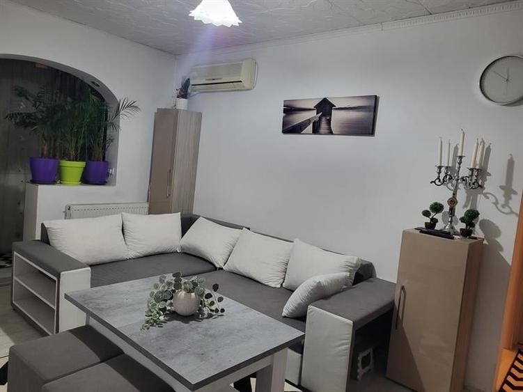Apartament cu 4 camere semidecomandat, mobilat în Craiovița Nouă
