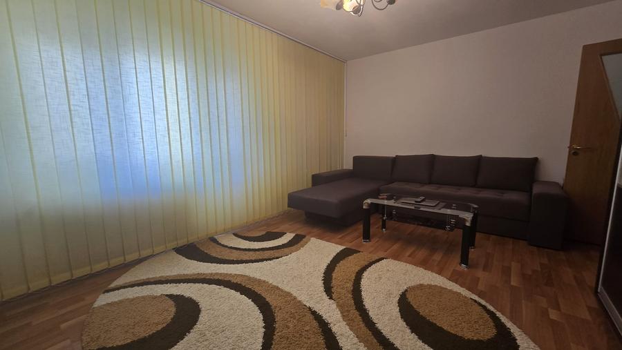 Apartament cu 3 camere decomandat în Nerva Traian
