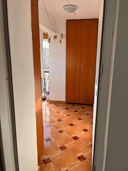 Apartament cu 3 camere decomandat, mobilat în Nerva Traian