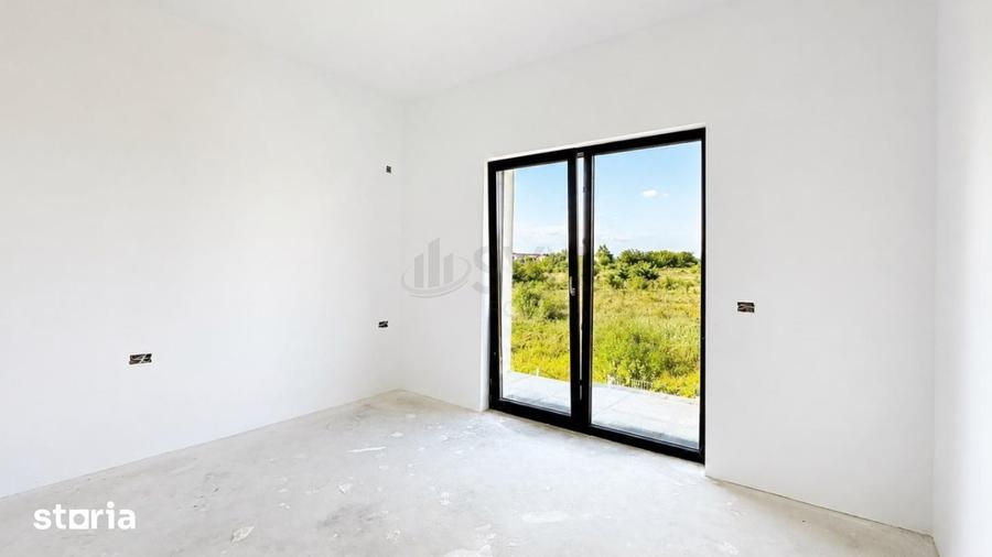 Casă cu 7 camere cu Teren 400 Mp în Corbeanca