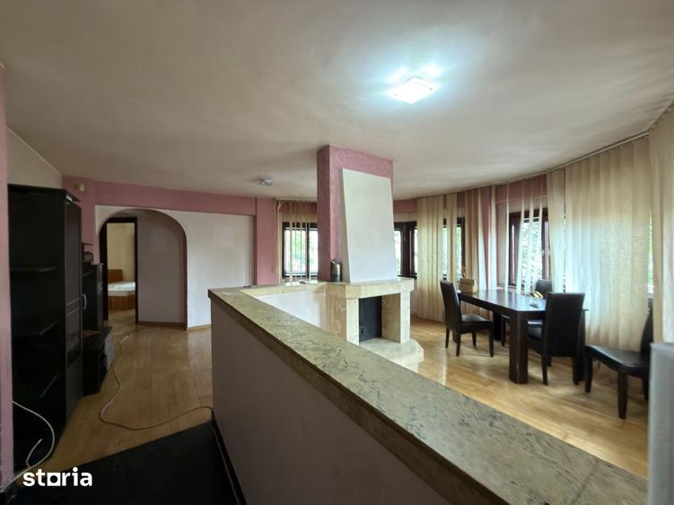 Apartament cu 3 camere decomandat în Crișan