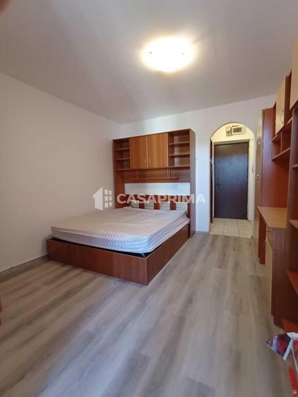 Garsonieră decomandată în Nicolina