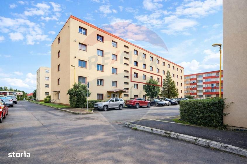 Apartament cu 4 camere, mobilat în Est