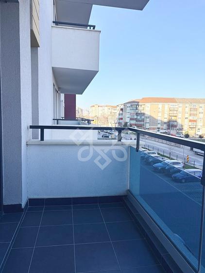 Apartament cu 2 camere semidecomandat, mobilat în Nufărul