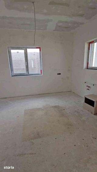 Casă cu 5 camere cu Teren 635 Mp în Giarmata
