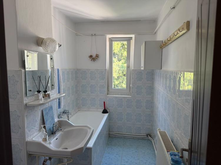 Apartament cu 2 camere decomandat în Banca Națională