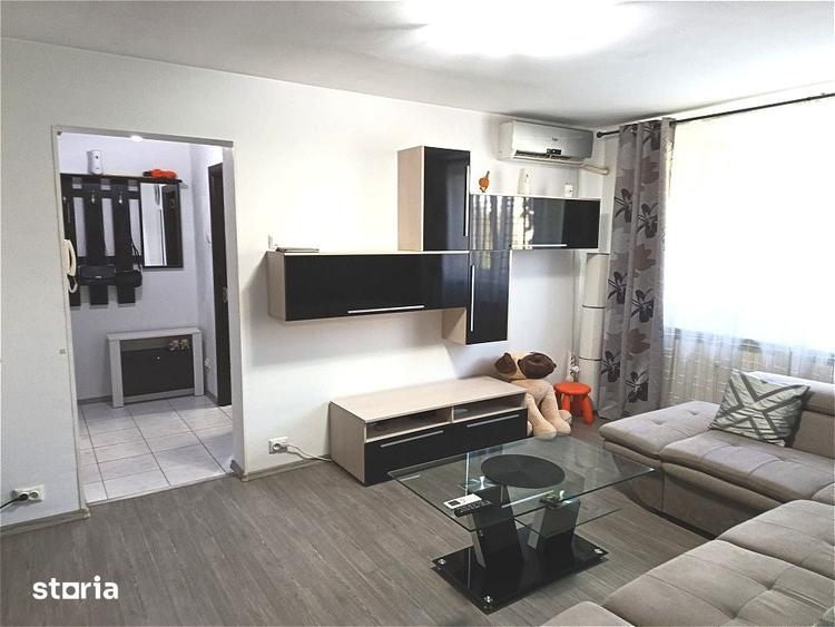 Apartament cu 3 camere semidecomandat în Titan