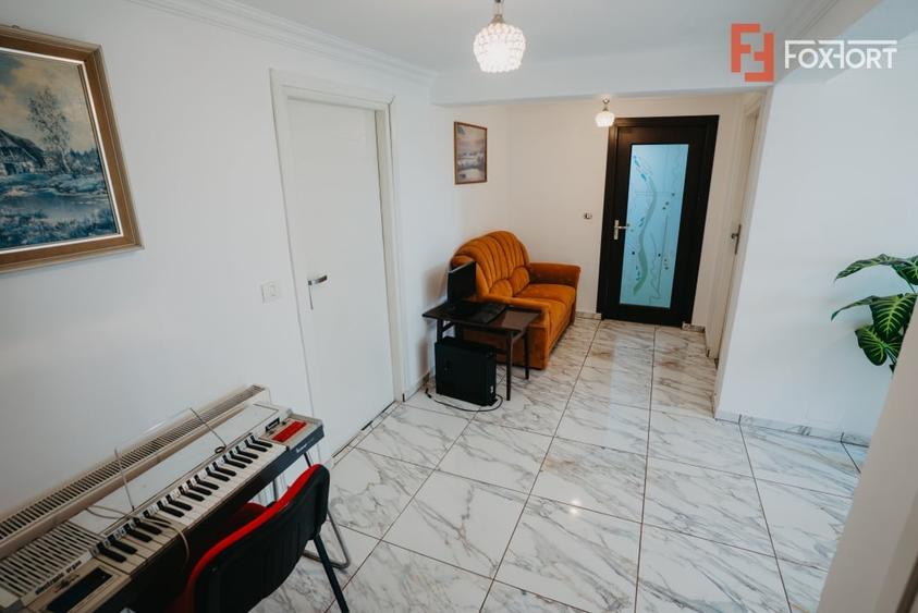 Casă individuală cu 8 camere cu Piscina în Jebel