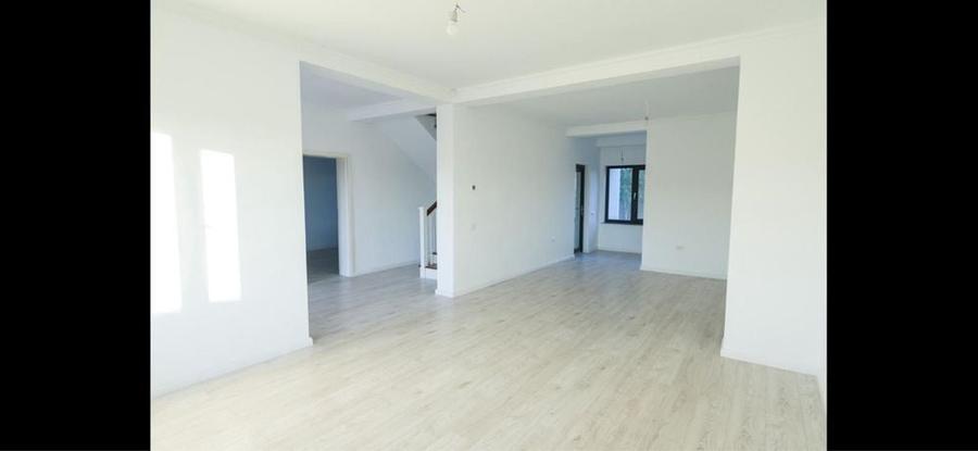 Casă cu 4 camere în Strejnicu