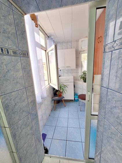 Apartament cu 3 camere decomandat în Piața Centrală