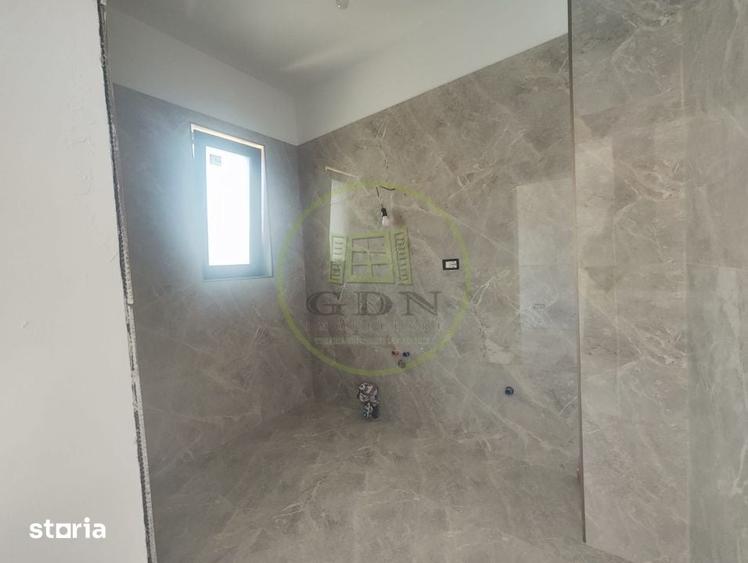 Casă cu 5 camere cu Teren 468 Mp în Malu Mare