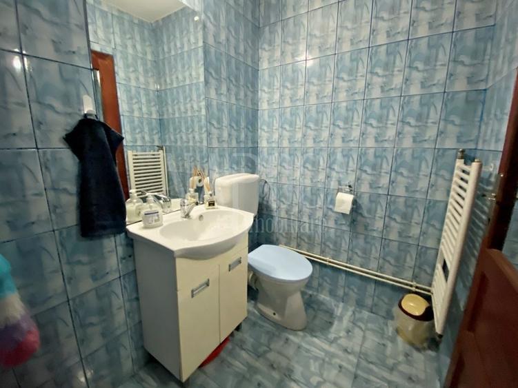 Casă individuală cu 6 camere cu Canalizare în Între Lacuri