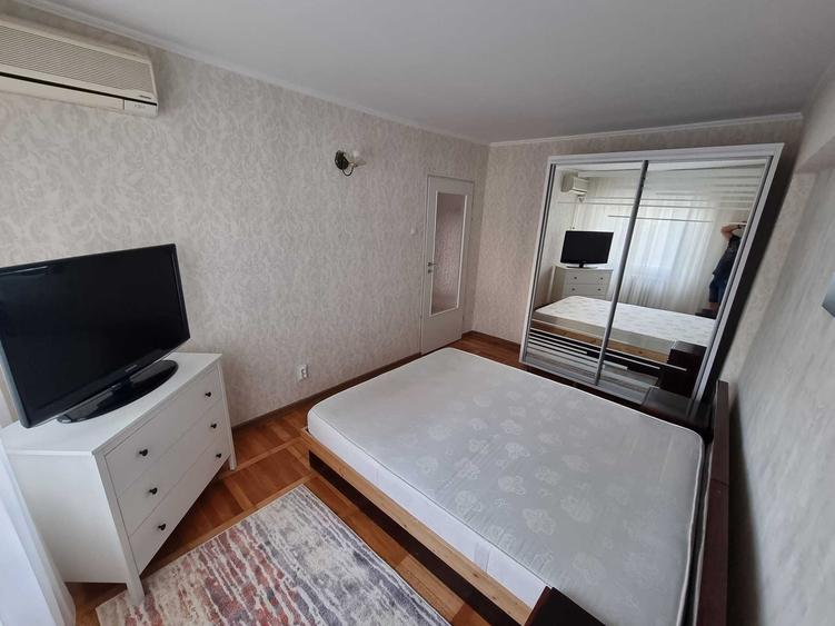 Apartament cu 3 camere decomandat în Socola