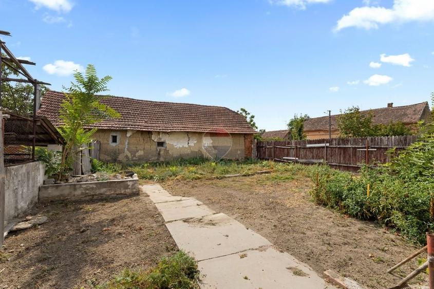 Casă individuală cu 2 camere cu Teren 326 Mp în Central