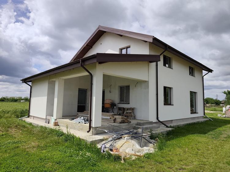 Casă individuală cu 4 camere cu Teren 508 Mp în Ghionea