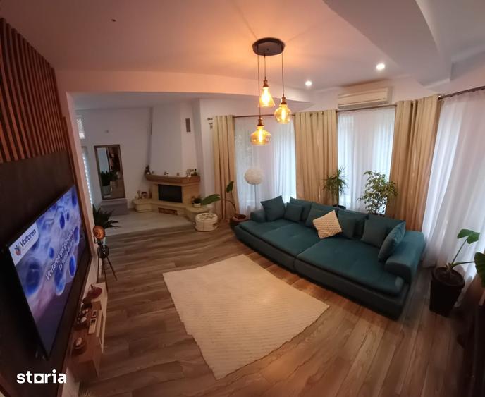 Casă cu 8 camere decomandat cu Teren 250 Mp în Nord