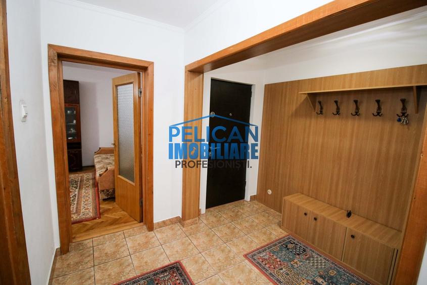 Apartament cu 3 camere decomandat, mobilat în Central