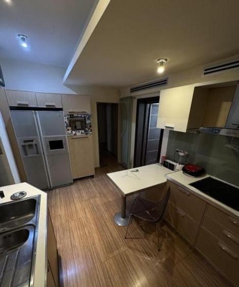 Apartament cu 4 camere semidecomandat, mobilat în Dorobanți