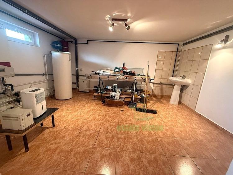 Vila D+P+1, 5 camere, 150 mp utili + demisol, teren 300 mp, aproape de Palatul M - 19
