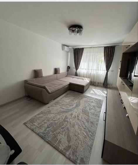 Apartament cu 3 camere decomandat în Craiovița Nouă