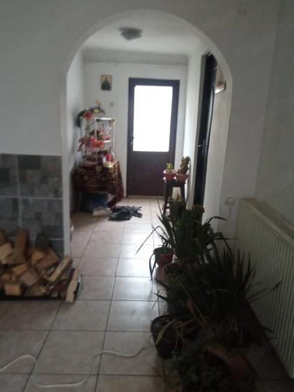 Casă cu 2 camere cu Teren 1000 Mp în Central