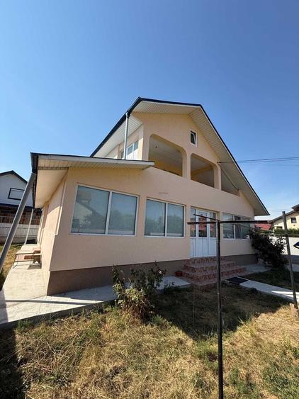 Casă cu 4 camere în Exterior Vest