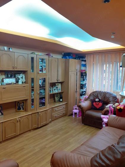 Apartament cu 3 camere decomandat în Mihai Bravu