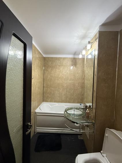 Apartament cu 3 camere decomandat, mobilat în Dacia