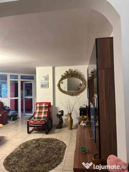 Casă cu 5 camere cu Teren 200 Mp în Central