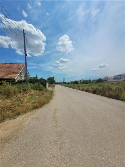 Teren agricol intravilan de 500 mp, în Lazu