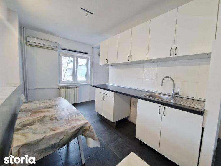Apartament cu 3 camere decomandat în Tei