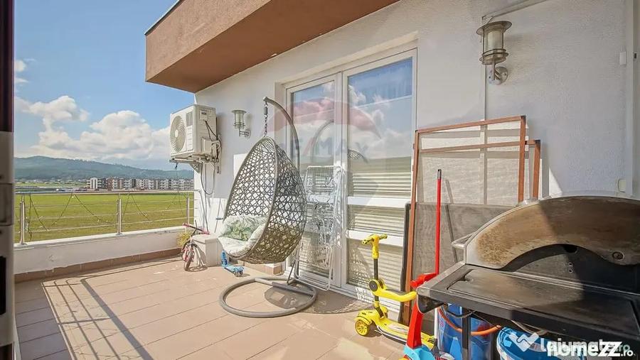 Apartament cu 3 camere decomandat în Cristian