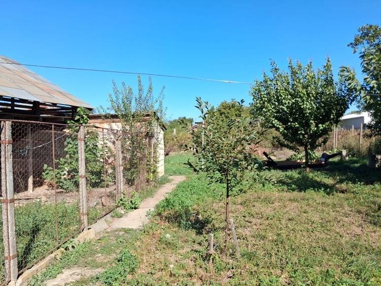 Casă cu 4 camere în Piscu