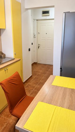 Apartament cu 2 camere semidecomandat în Iancului