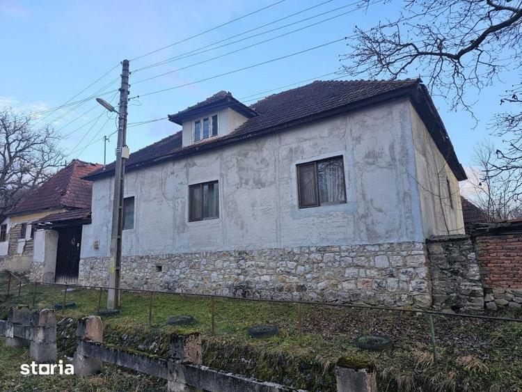 Casă cu 4 camere cu Teren 2500 Mp în Vașcău