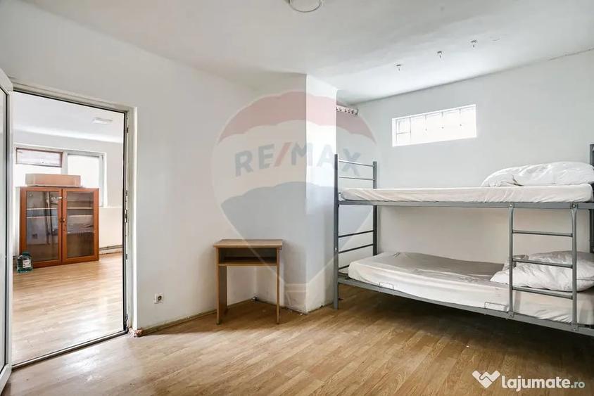 Casă cu 6 camere cu Teren 450 Mp în Central