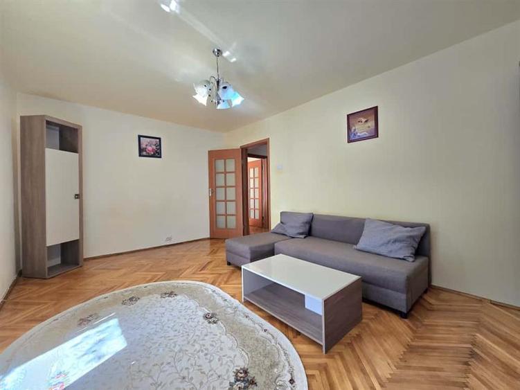 Apartament cu 3 camere decomandat în Decebal