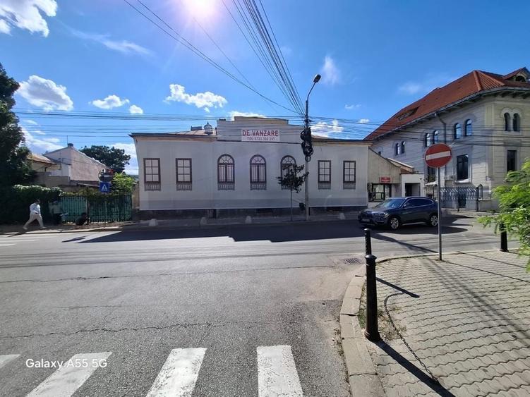 Casă cu 4 camere cu Teren 2747 Mp în Central