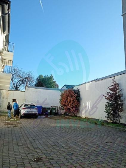 Casă individuală cu 13 camere cu Canalizare în Plevnei