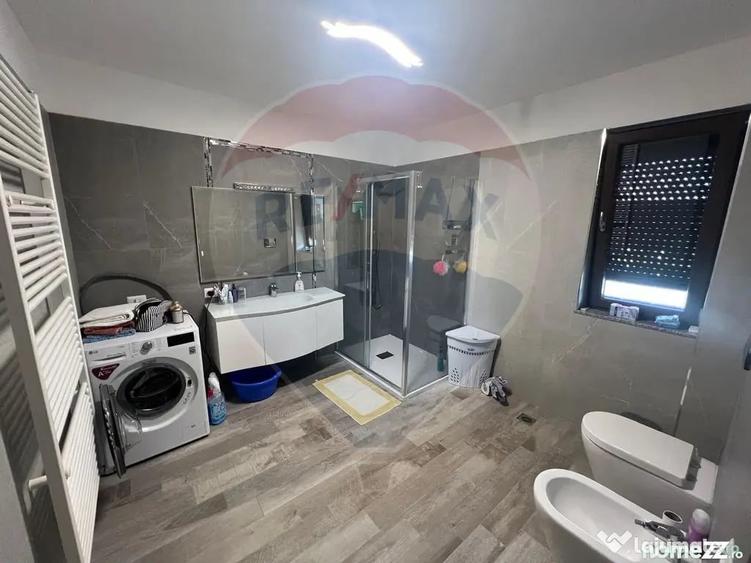 Casă cu 4 camere cu Teren 300 Mp în Central