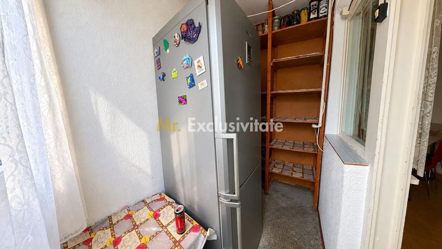 Apartament cu 3 camere semidecomandat, mobilat în Micro 16