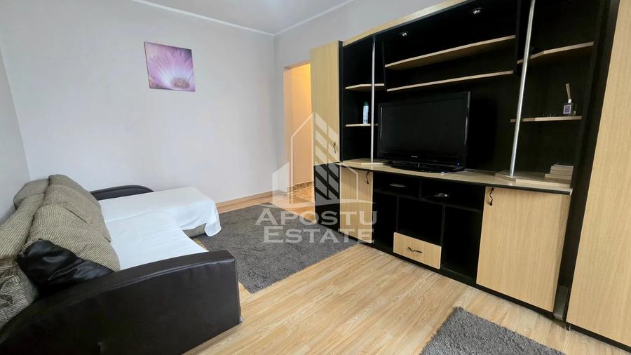 Apartament cu 3 camere semidecomandat în Dacia