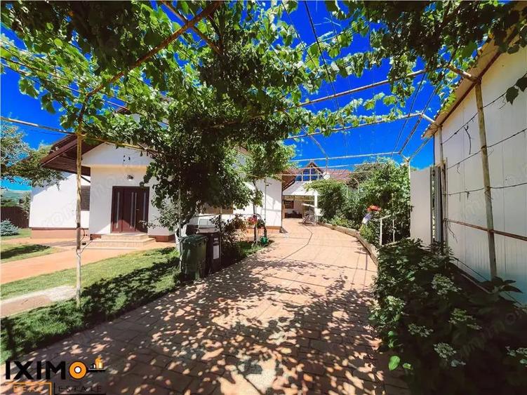 Casă cu 7 camere cu Canalizare în Podu Turcului