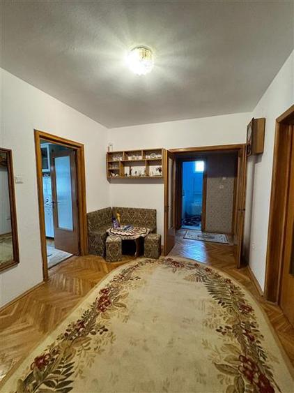 Apartament cu 4 camere decomandat, mobilat în Micul Dallas