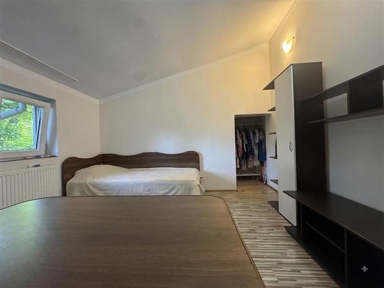 Apartament cu 3 camere decomandat, mobilat în Aeroport