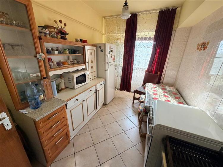 Apartament cu 4 camere decomandat în Dacia